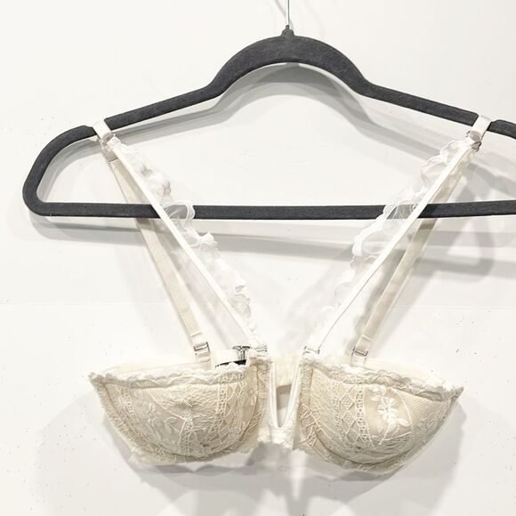 Victoria's Secret Cream Lace Bra - Picture 2 of 7